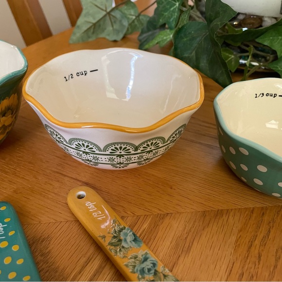 Pioneer Woman Floral Nesting Measuring Bowls and Spoons - Picture 3 of 8